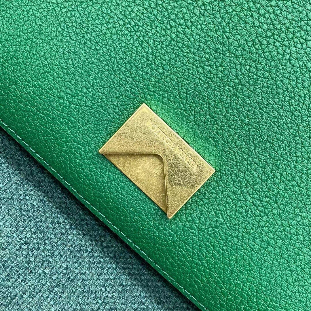 Bottega Veneta Mount Small Bag In Green Leather 895