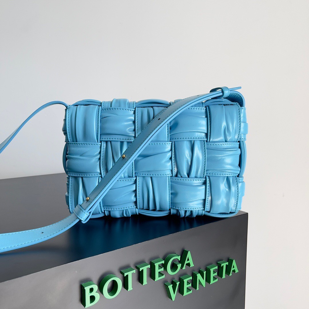 Bottega Veneta Cassette Bag In Pool Foulard Intreccio Leather 929