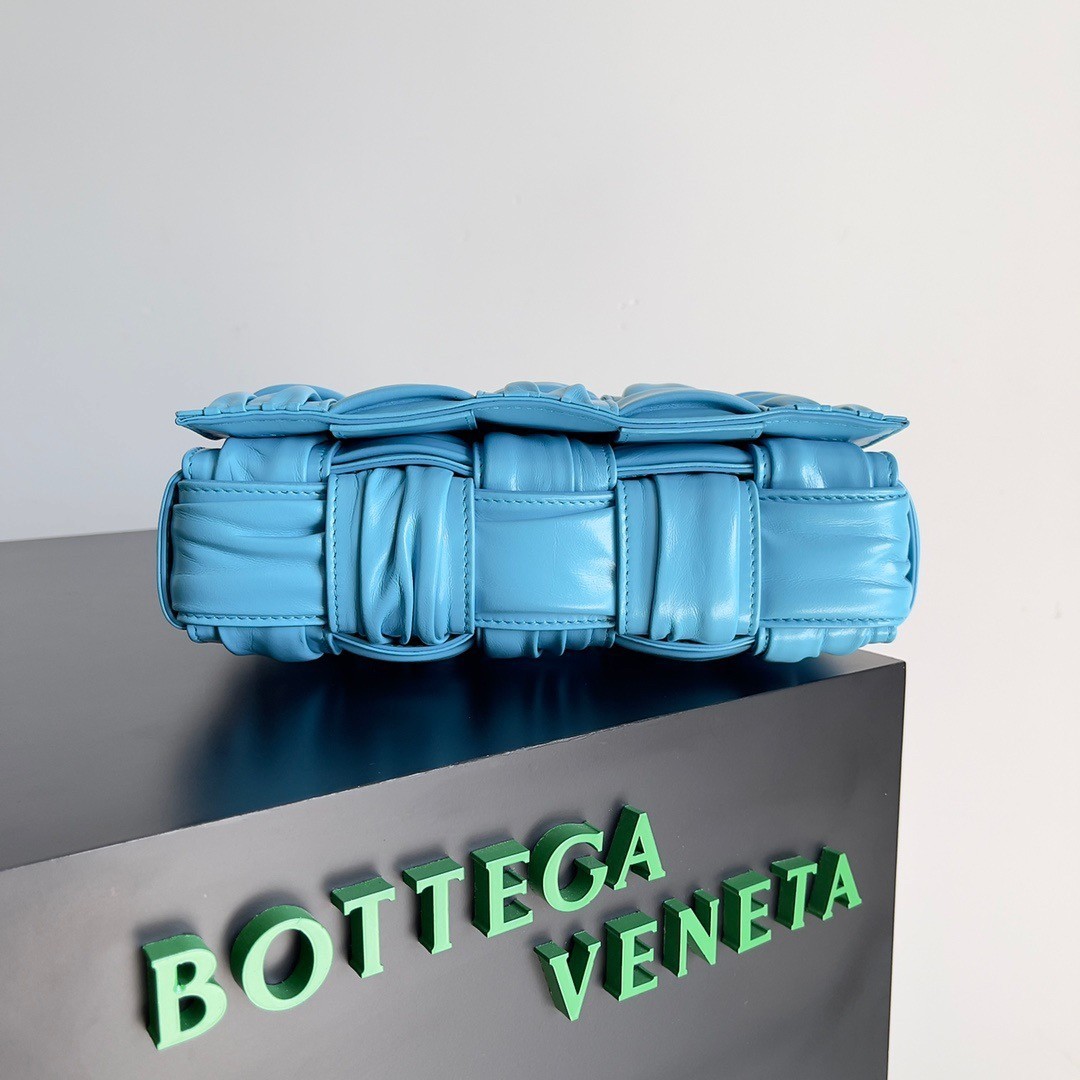 Bottega Veneta Cassette Bag In Pool Foulard Intreccio Leather 929