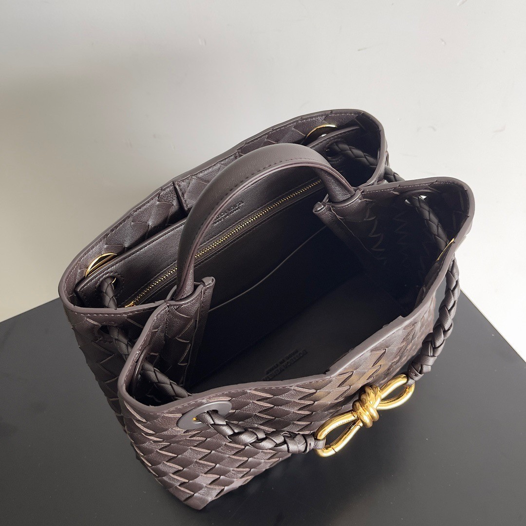 Bottega Veneta Small Andiamo Bag In Fondant Intrecciato Lambskin 975