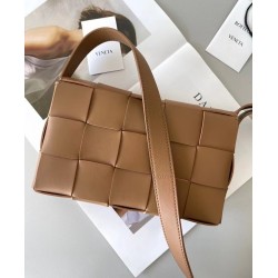 Bottega Veneta Cassett Bag In Caramel Intrecciato Lambskin 044