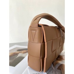 Bottega Veneta Cassett Bag In Caramel Intrecciato Lambskin 044