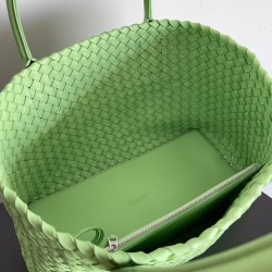 Bottega Veneta Cabat Medium Bag In Pistachio Intrecciato Lambskin 077