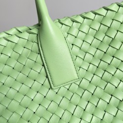 Bottega Veneta Cabat Medium Bag In Pistachio Intrecciato Lambskin 077