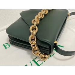 Bottega Veneta Mount Medium Envelope Bag In Green Calfskin 152