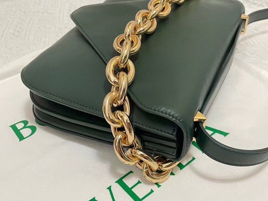 Bottega Veneta Mount Medium Envelope Bag In Green Calfskin 152