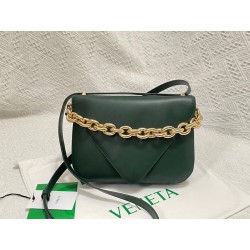 Bottega Veneta Mount Medium Envelope Bag In Green Calfskin 152