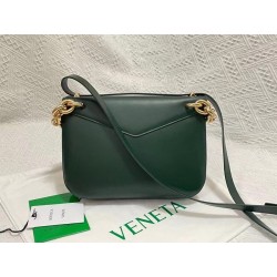 Bottega Veneta Mount Medium Envelope Bag In Green Calfskin 152