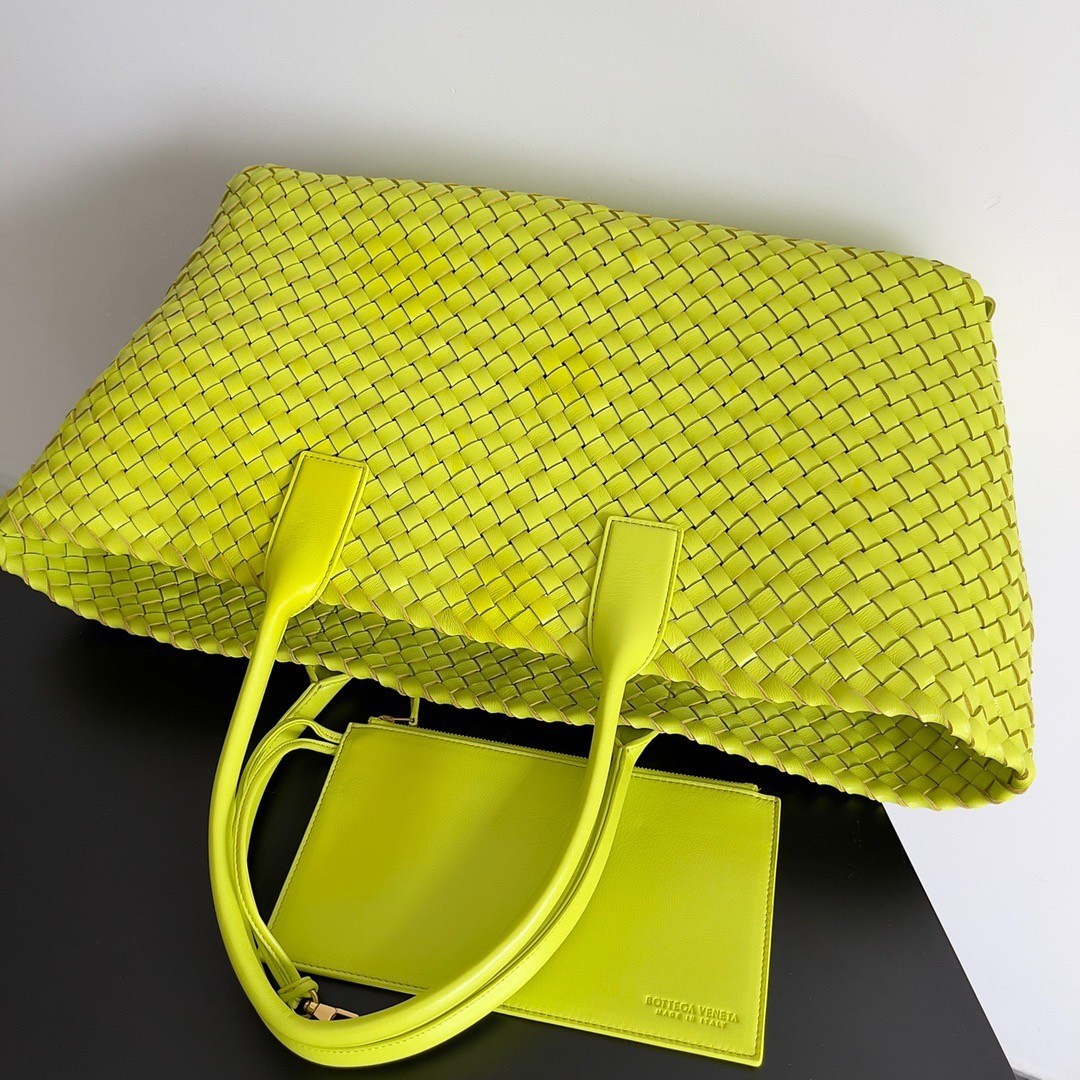 Bottega Veneta Large Cabat Bag In Acid Kiwi Intrecciato Lambskin 227