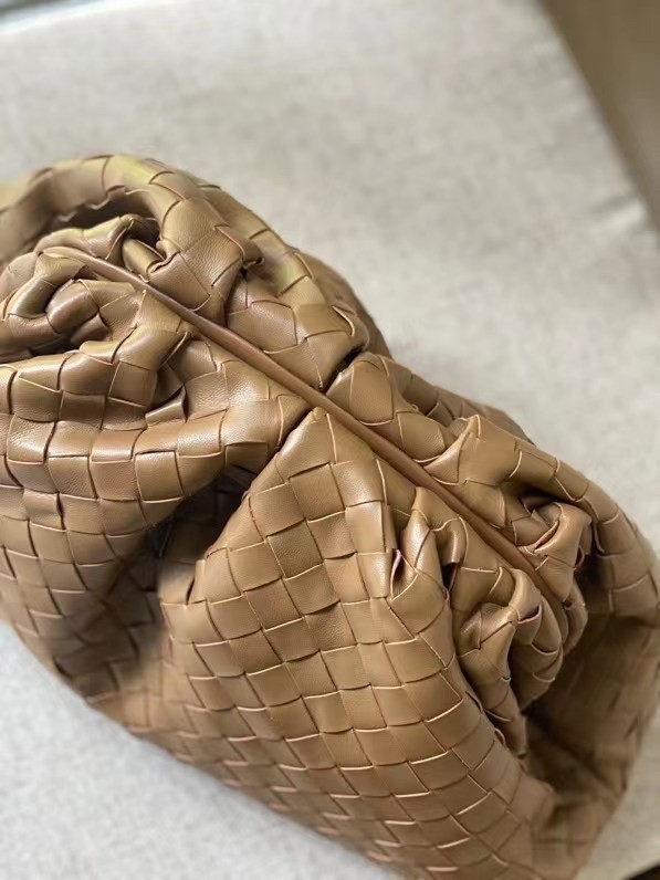 Bottega Veneta Large Pouch Clutch In Caramel Intrecciato Lambskin 929