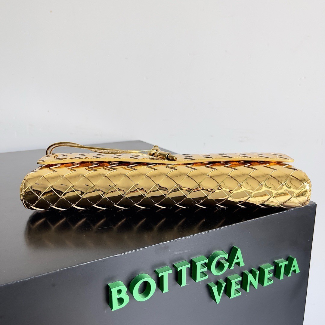 Bottega Veneta Andiamo Clutch with Handle in Gold Metallic Leather 606