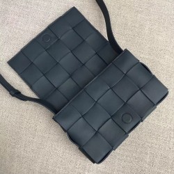 Bottega Veneta Cassette Bag In Dark Blue Lambskin 642