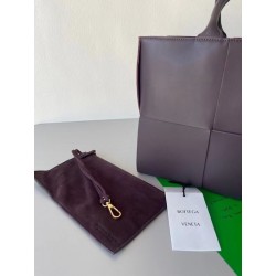 Bottega Veneta Arco Medium Tote In Fondant Intrecciato Lambskin 666