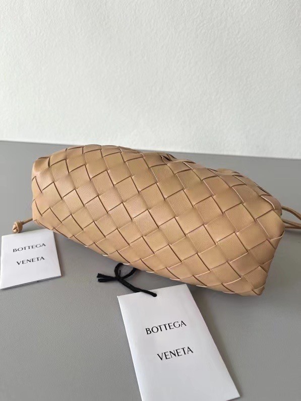 Bottega Veneta Mini Pouch In Beige Intrecciato Lambskin 002