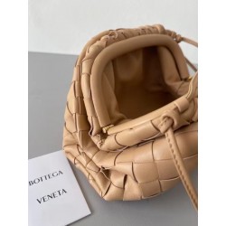 Bottega Veneta Mini Pouch In Beige Intrecciato Lambskin 002