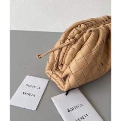 Bottega Veneta Mini Pouch In Beige Intrecciato Lambskin 002