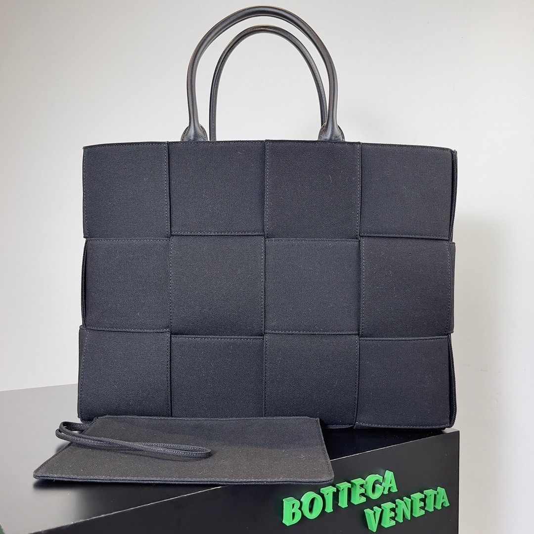 Bottega Veneta Large Arco Tote Bag In Black Intrecciato Canvas 168