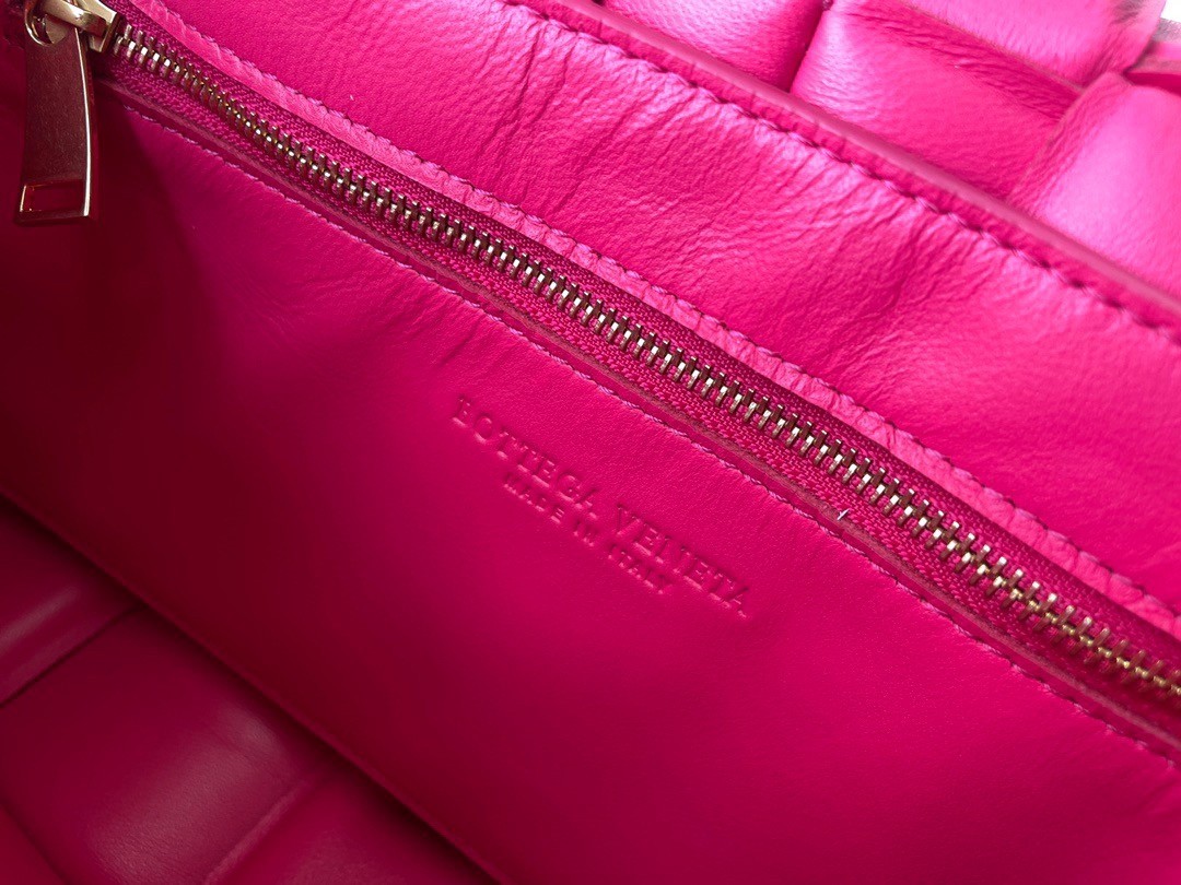 Bottega Veneta Chain Cassette Bag In Lollipop Lambskin 262