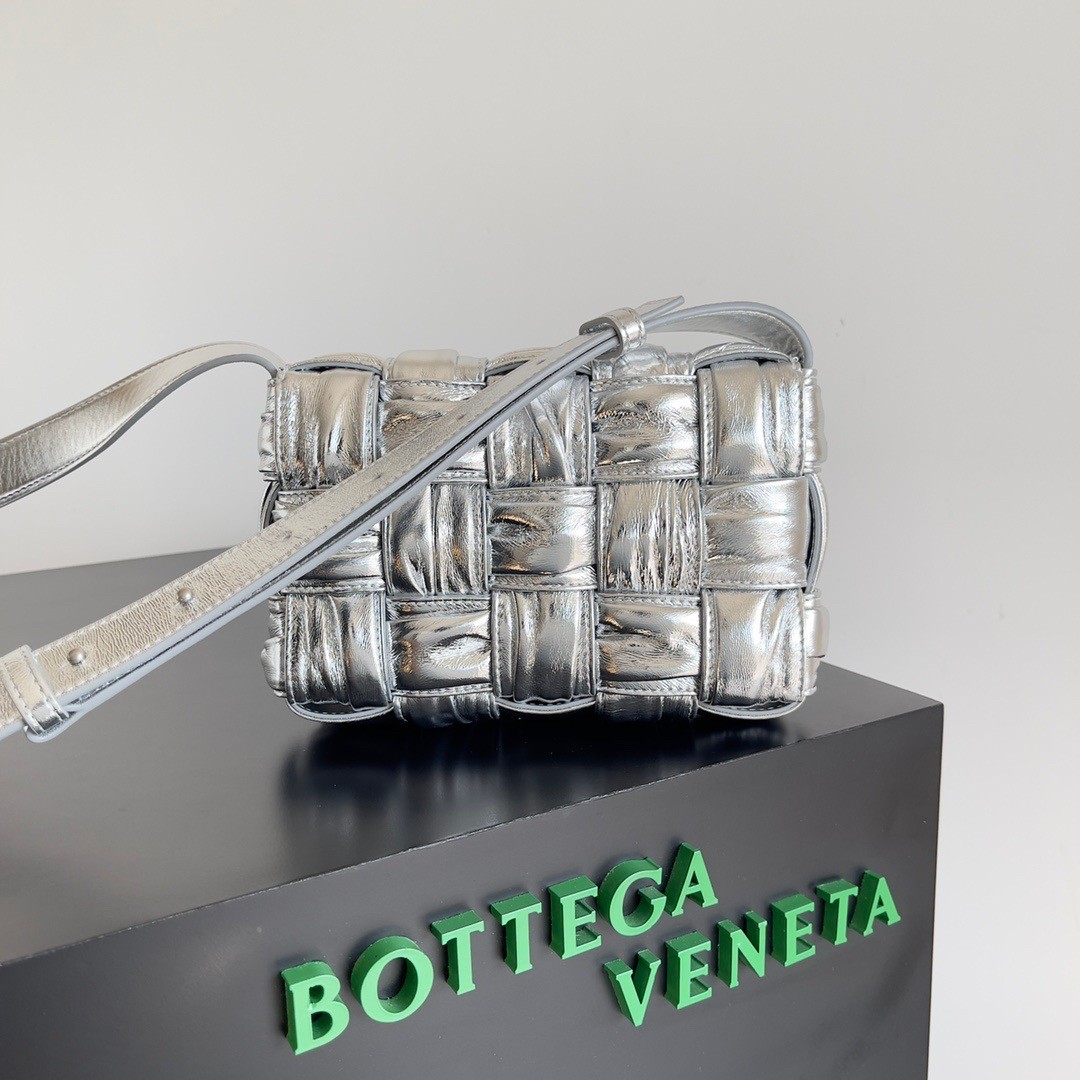 Bottega Veneta Small Cassette Bag In Silver Metallic Lambskin 335