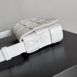 Bottega Veneta Small Cassette Bag In White Intrecciato Lambskin 132