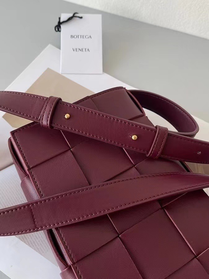 Bottega Veneta Cassett Bag In Bordeaux Intrecciato Lambskin 178