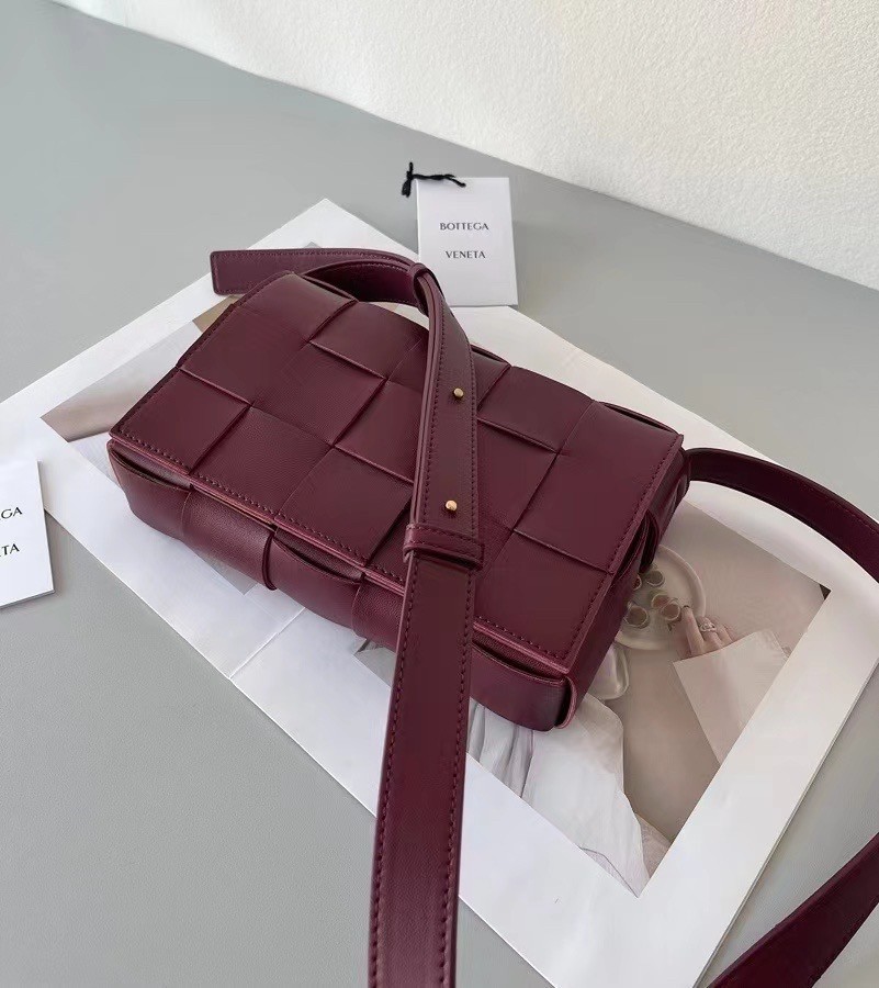 Bottega Veneta Cassett Bag In Bordeaux Intrecciato Lambskin 178