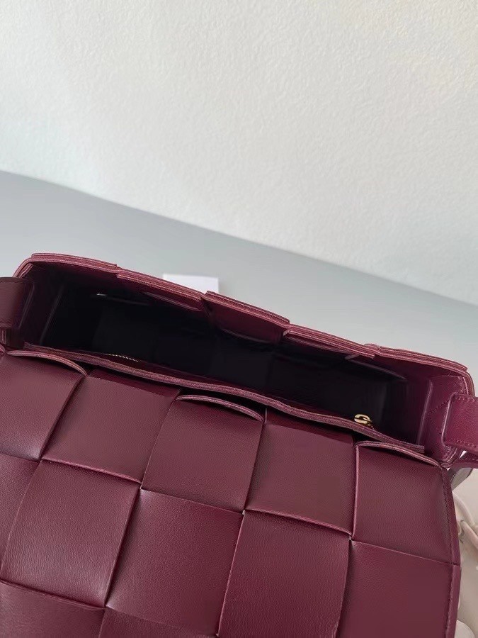 Bottega Veneta Cassett Bag In Bordeaux Intrecciato Lambskin 178