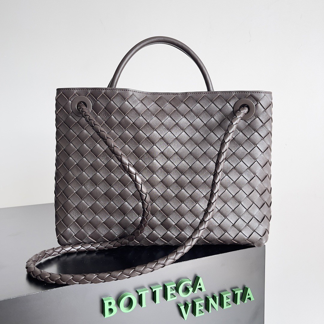 Bottega Veneta Medium Andiamo Bag In Fondant Intrecciato Lambskin 403