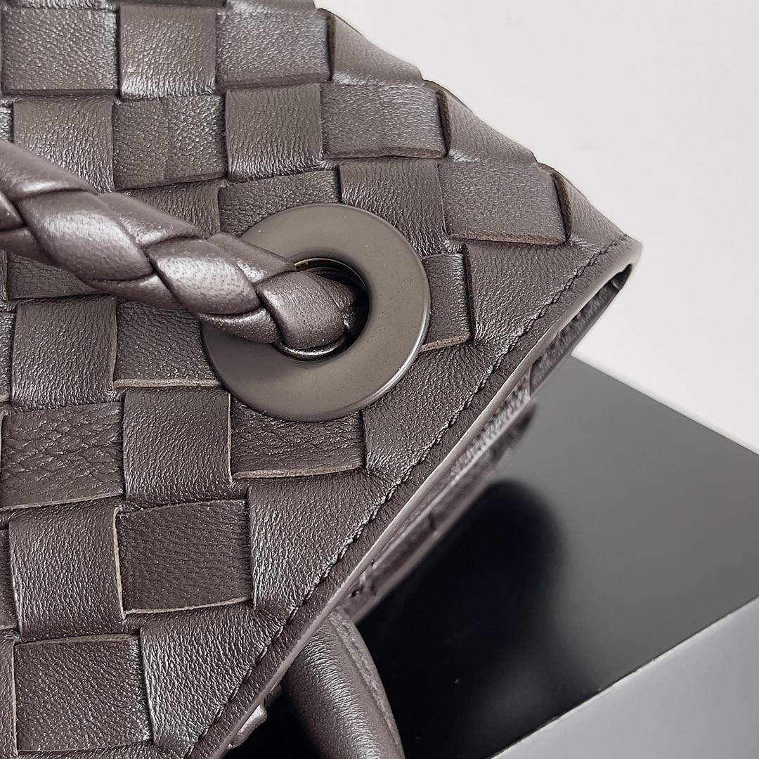 Bottega Veneta Medium Andiamo Bag In Fondant Intrecciato Lambskin 403