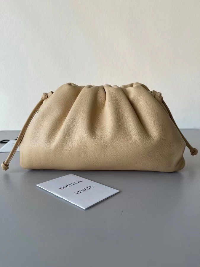 Bottega Veneta Mini Pouch In Beige Calfskin 703