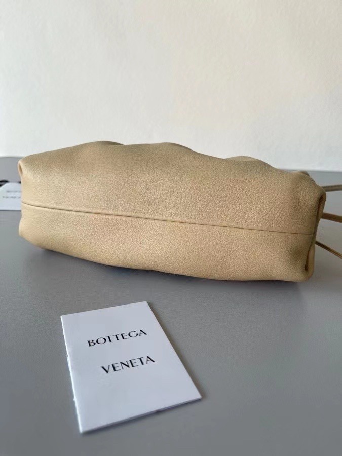 Bottega Veneta Mini Pouch In Beige Calfskin 703