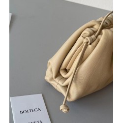 Bottega Veneta Mini Pouch In Beige Calfskin 703