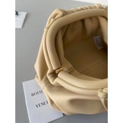 Bottega Veneta Mini Pouch In Beige Calfskin 703