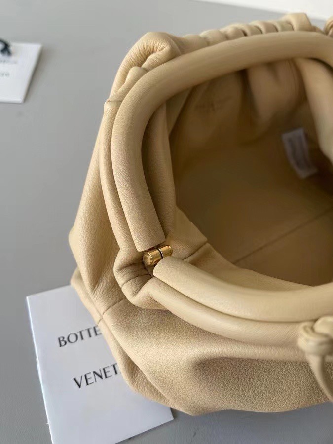 Bottega Veneta Mini Pouch In Beige Calfskin 703