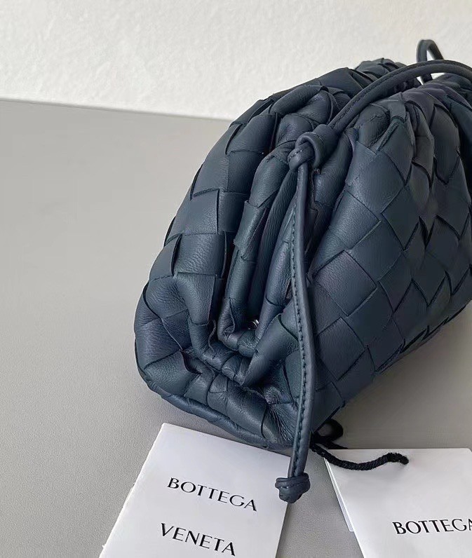 Bottega Veneta Mini Pouch In Thunder Intrecciato Lambskin 121