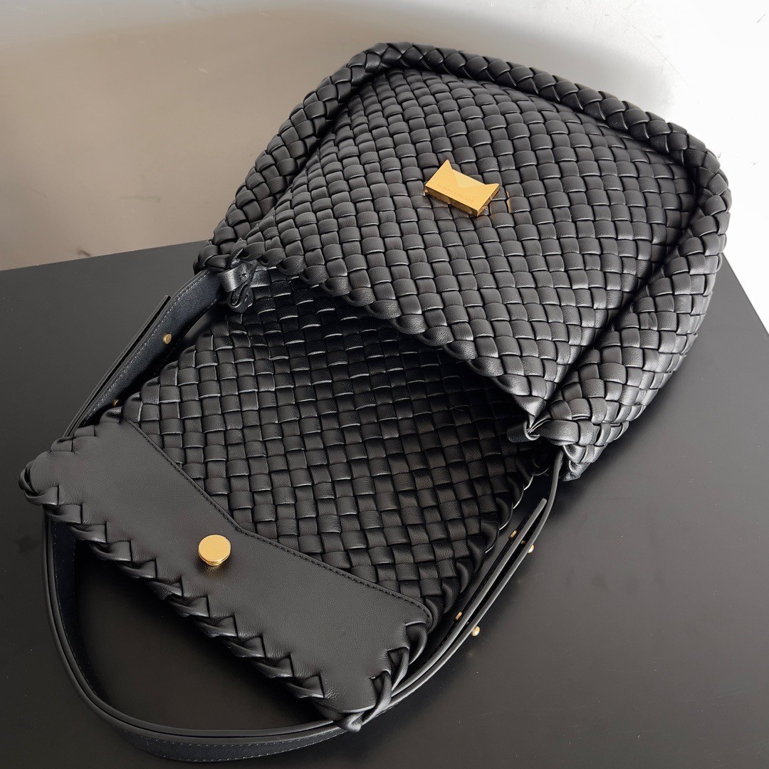 Bottega Veneta Cobble Small Bag in Black Intrecciato Leather 048