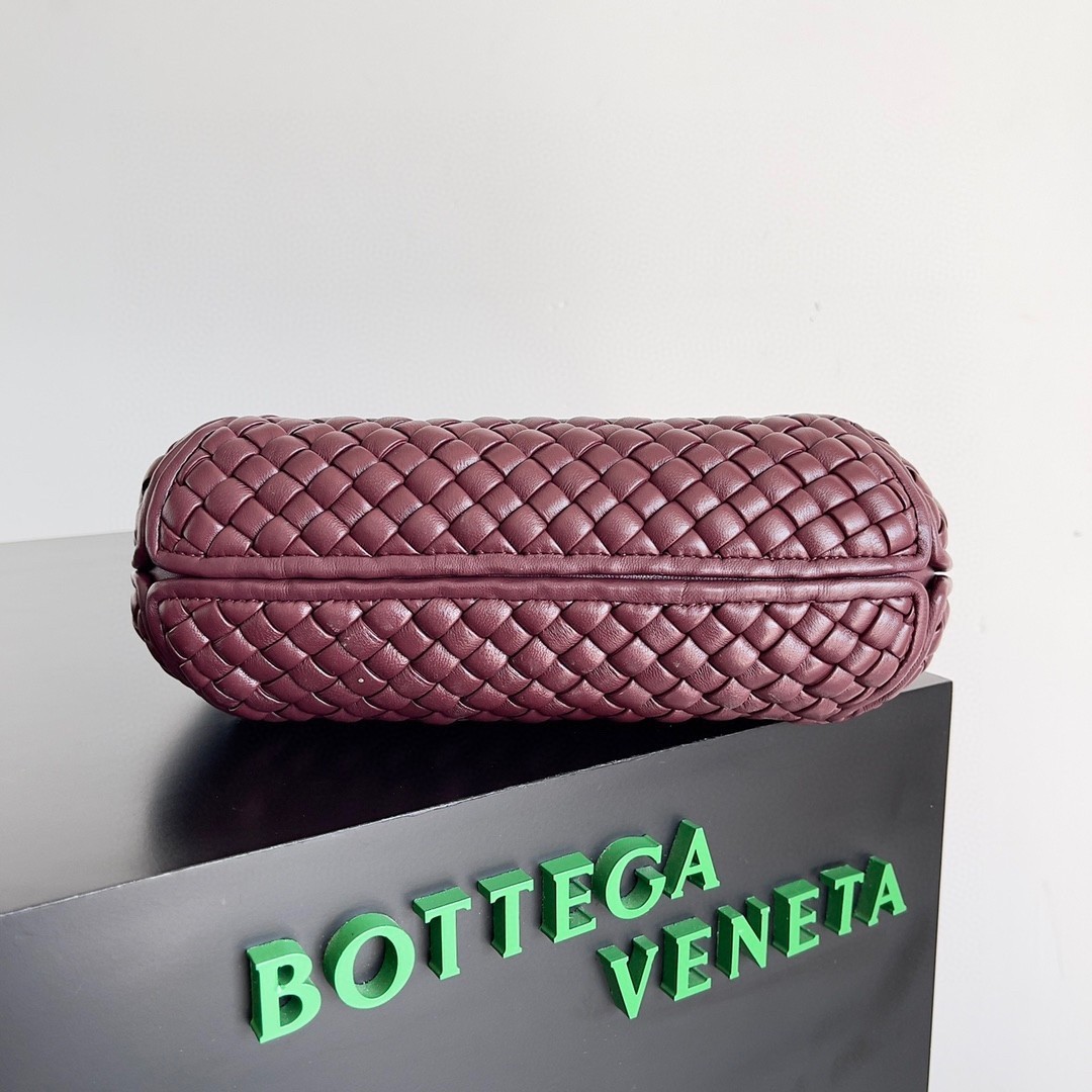 Bottega Veneta Clicker Small Bag in Bordeaux Intrecciato Lambskin 011