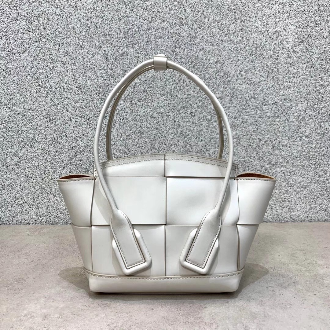 Bottega Veneta Mini Arco Bag In White Intrecciato Calfskin 101