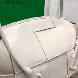 Bottega Veneta Arco Small Bag In White Intrecciato Calfskin 588