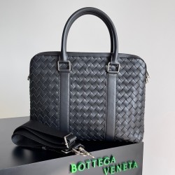 Bottega Veneta Large Briefcase In Black Intrecciato Calfskin 649