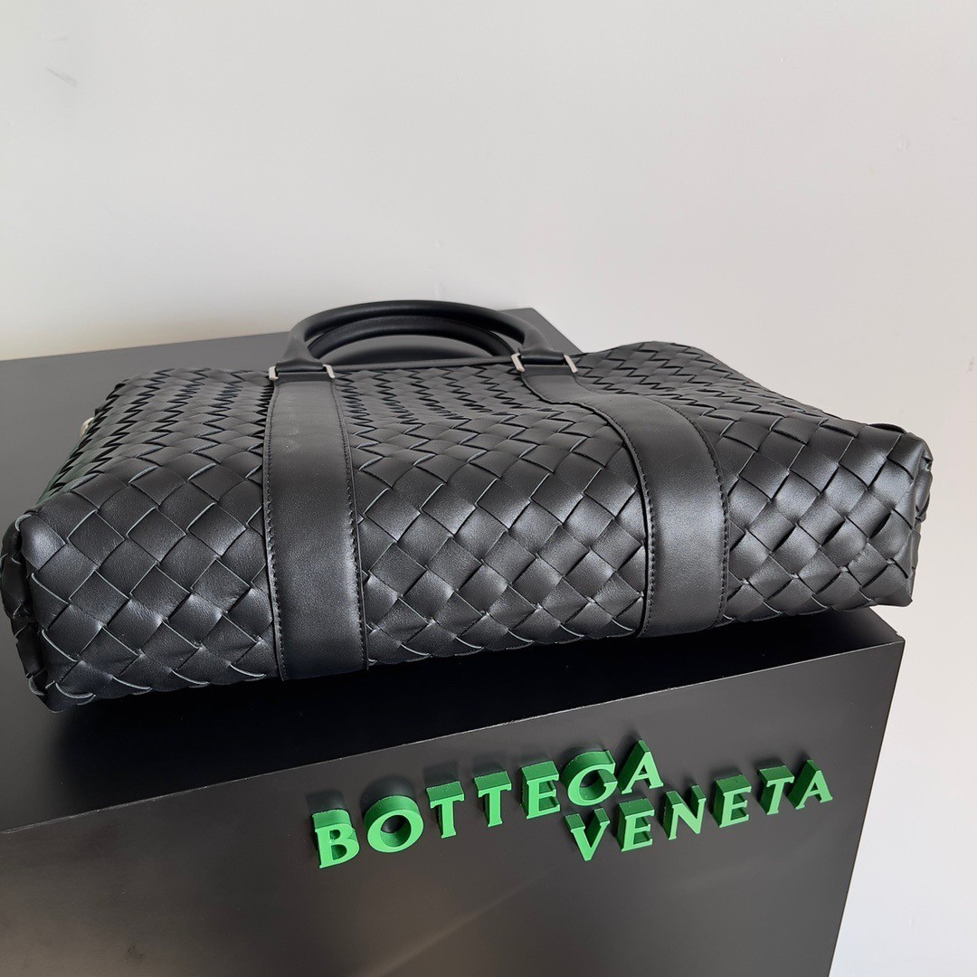 Bottega Veneta Large Briefcase In Black Intrecciato Calfskin 649