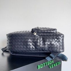 Bottega Veneta Medium Backpack In Dark Blue Intrecciato Calfskin 938