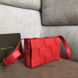 Bottega Veneta Cassette Bag In Red Lambskin 668