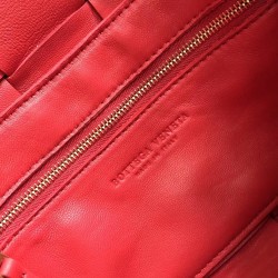 Bottega Veneta Cassette Bag In Red Lambskin 668