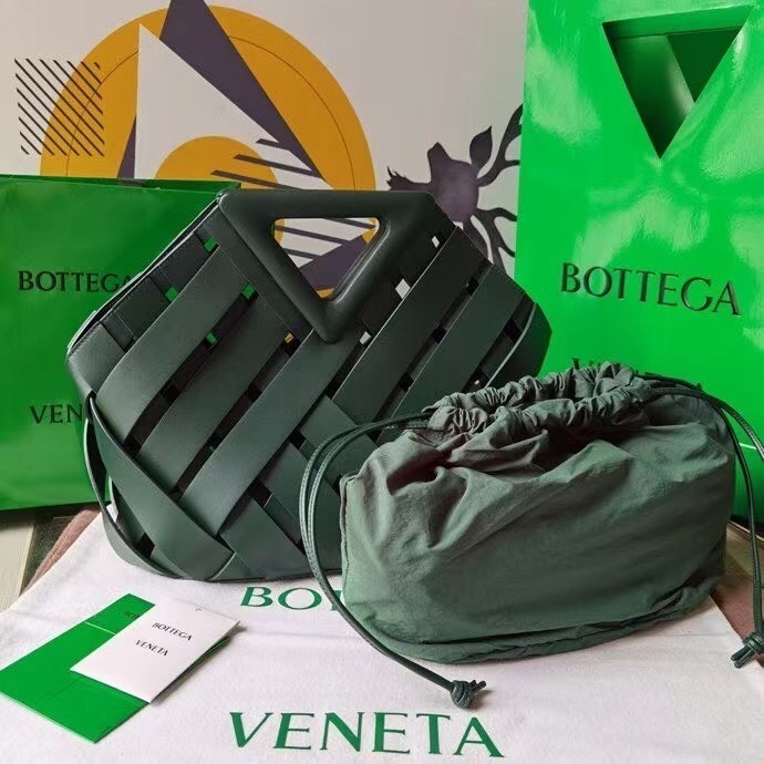 Bottega Veneta Medium Point Bag In Green Intrecciato Leather  600