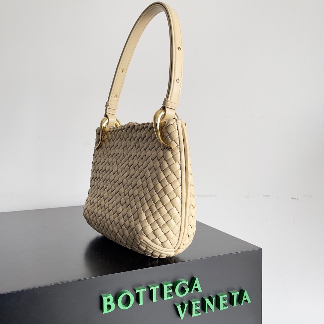 Bottega Veneta Clicker Small Bag in Porridge Intrecciato Lambskin 632