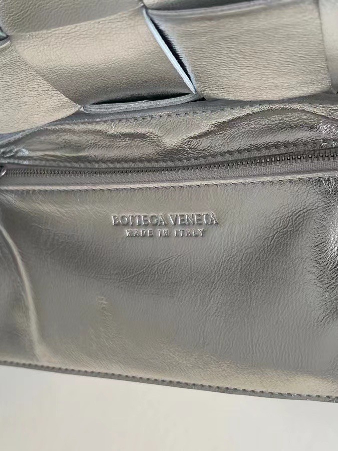 Bottega Veneta Cassett Bag In Silver Intrecciato Lambskin 668