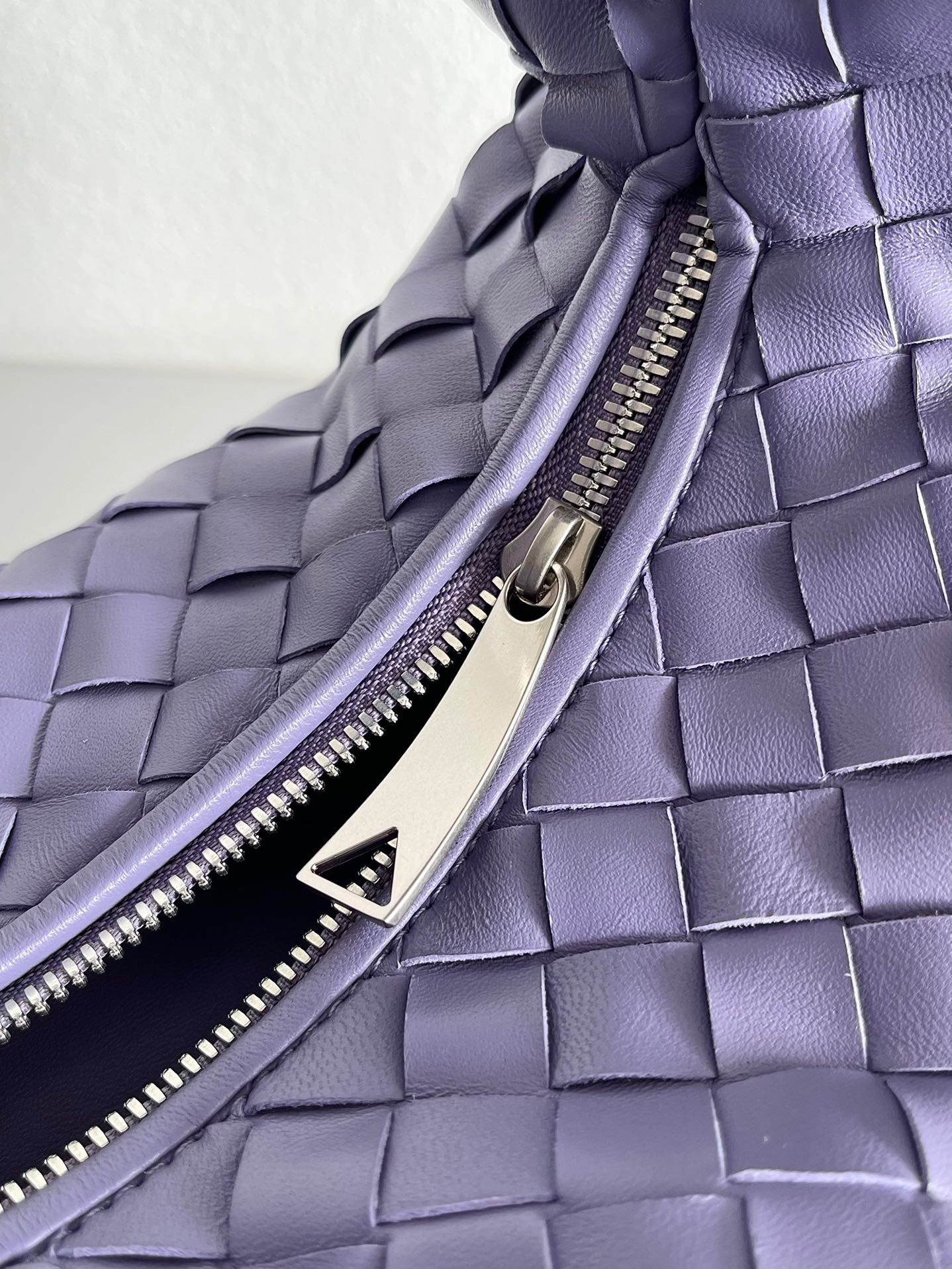 Bottega Veneta BV Jodie Teen Bag In Wisteria Intrecciato Leather 753