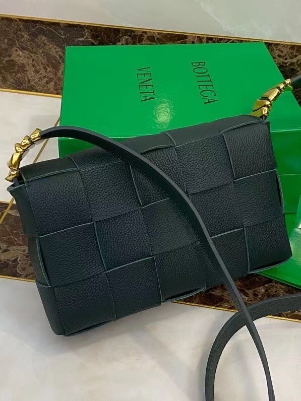 Bottega Veneta Cassette Bag In Green Grained Leather 981