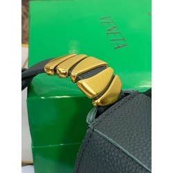 Bottega Veneta Cassette Bag In Green Grained Leather 981